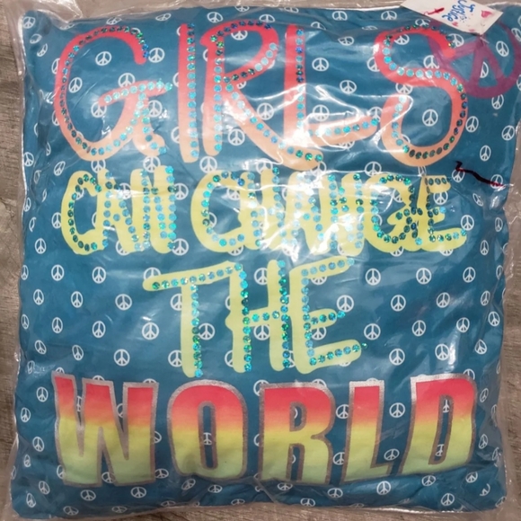 ๐๏ธ NWT Justice 2 Pillows Make A Setโ
- Picture 4 of 9